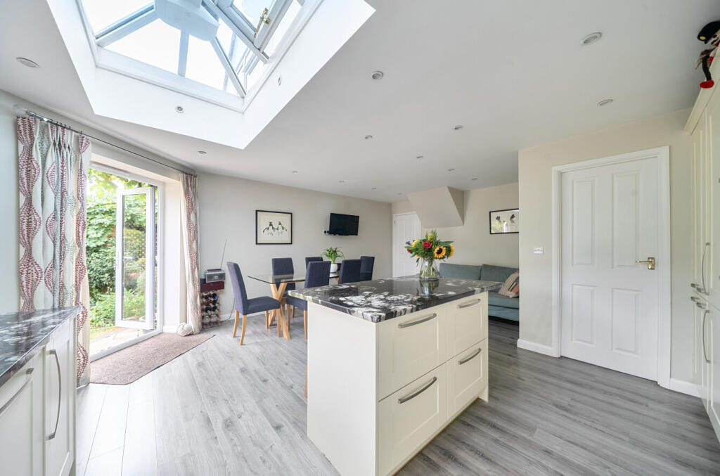 House in Runnymede, Ottershaw - View 5
