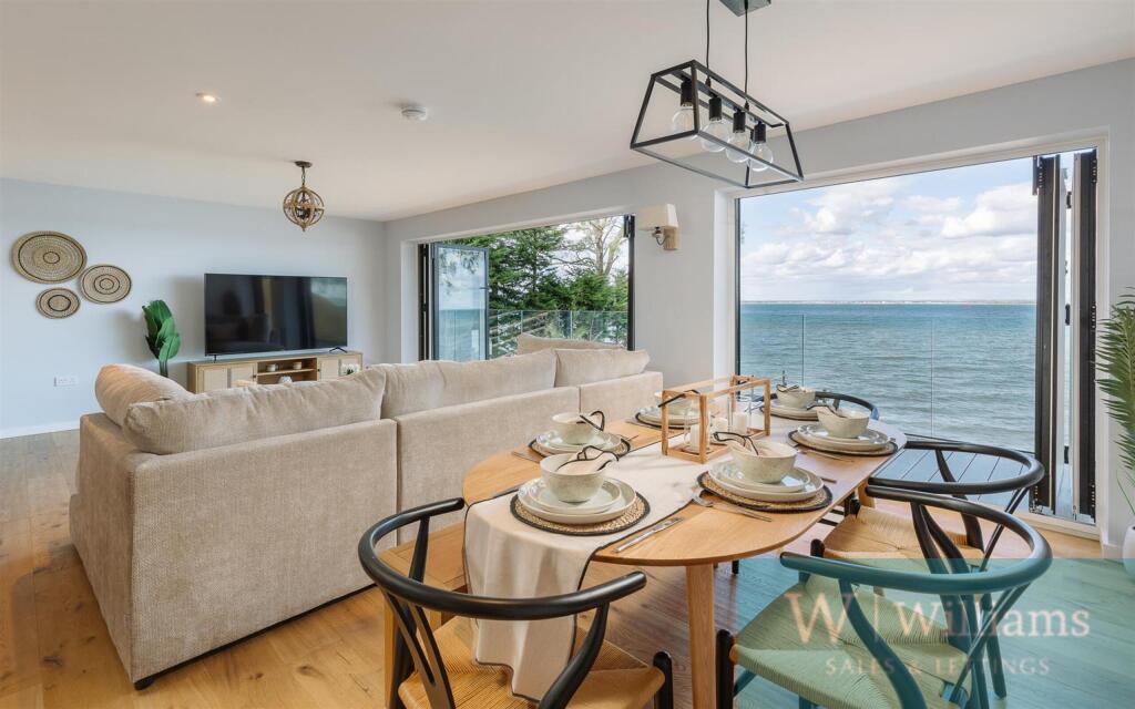 THE HOUSE ON THE BEACH, Woodside, Wootton, Wootton