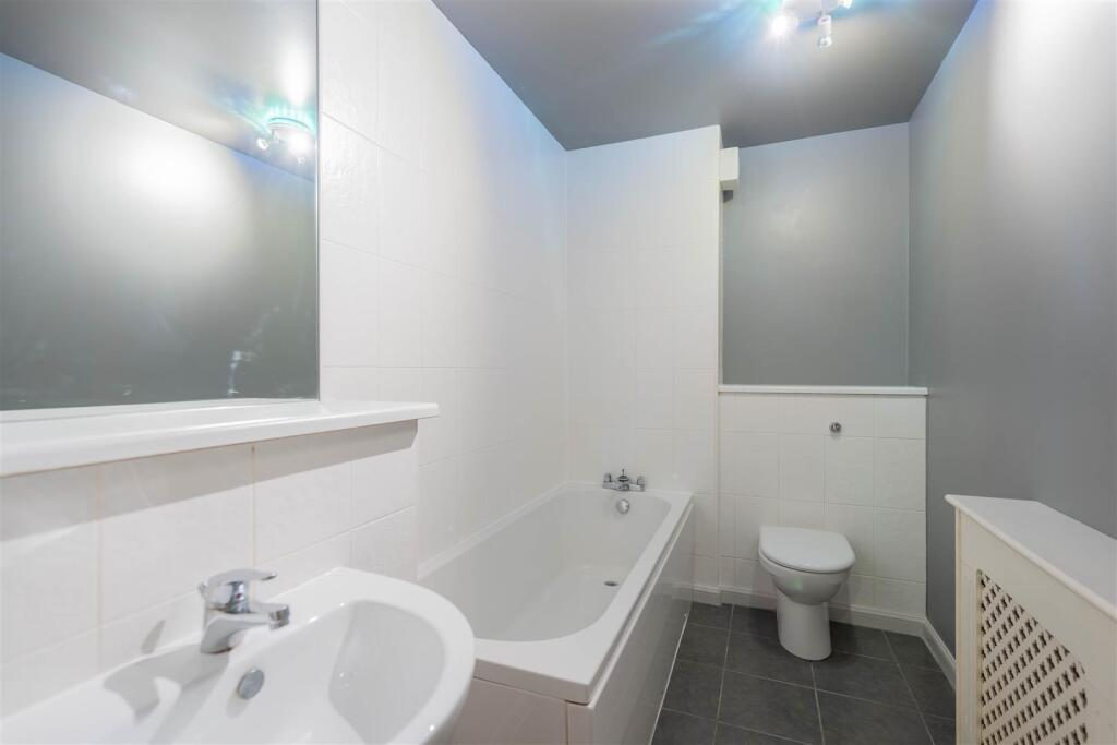 Apartment in Perth - View 5
