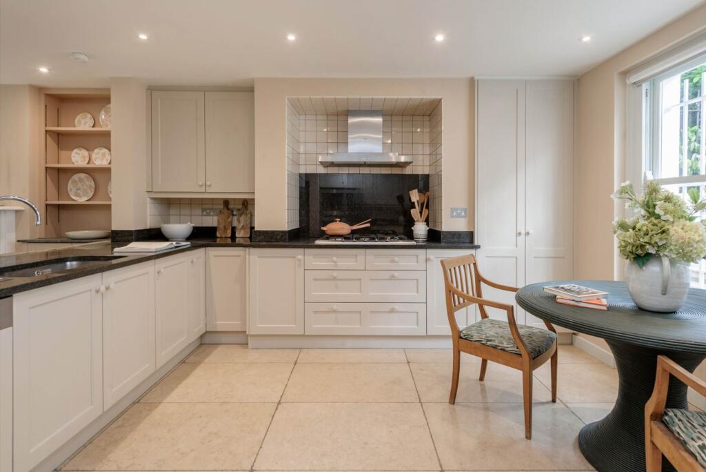 House in London, Lancaster West Estate, Notting Hill - More