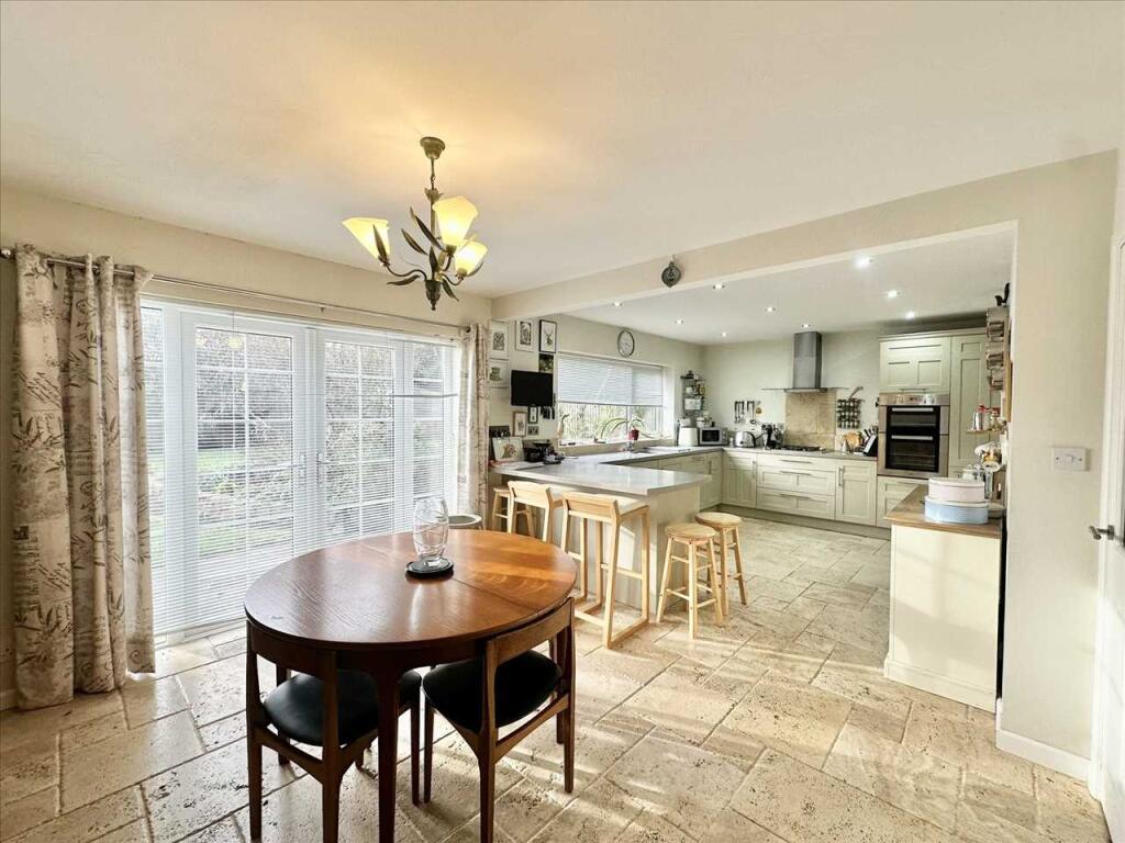 Poplars Close, Keyworth, Nottingham photo 4