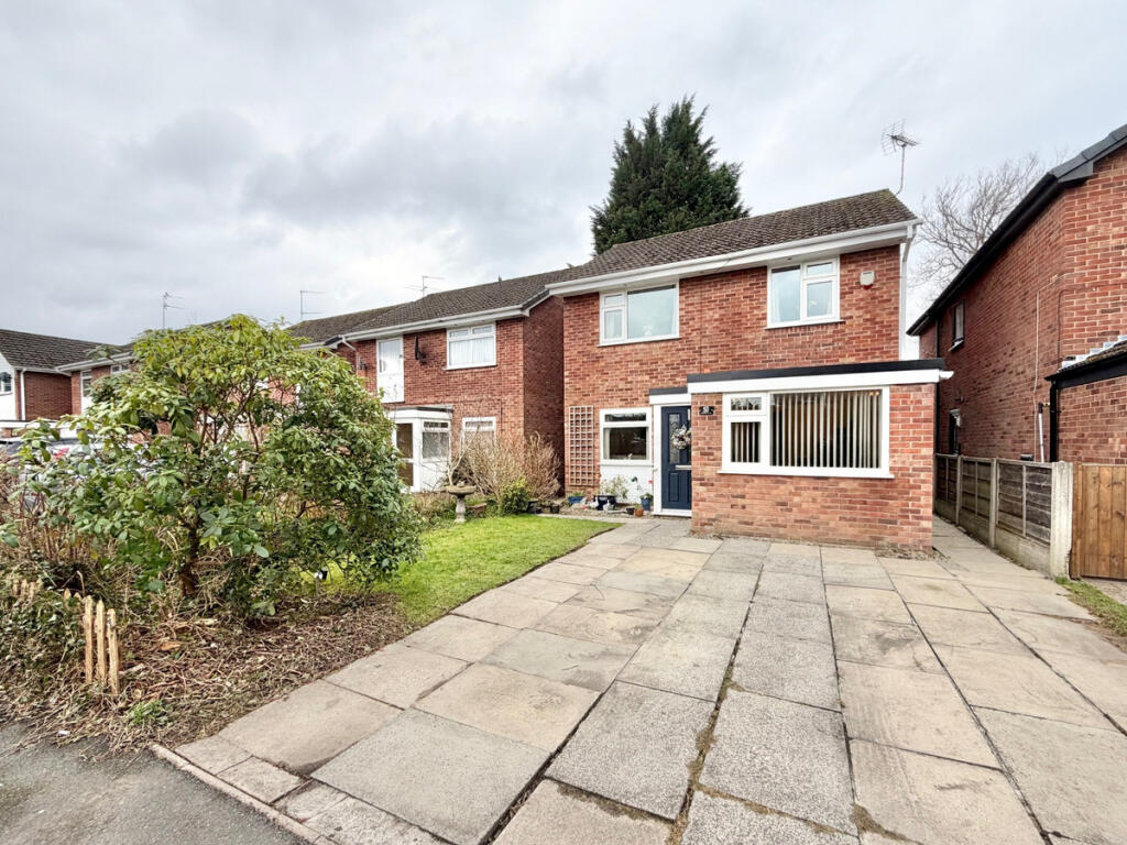 3-bed detached on Fulmar Drive, Stockport, SK2, £325,000