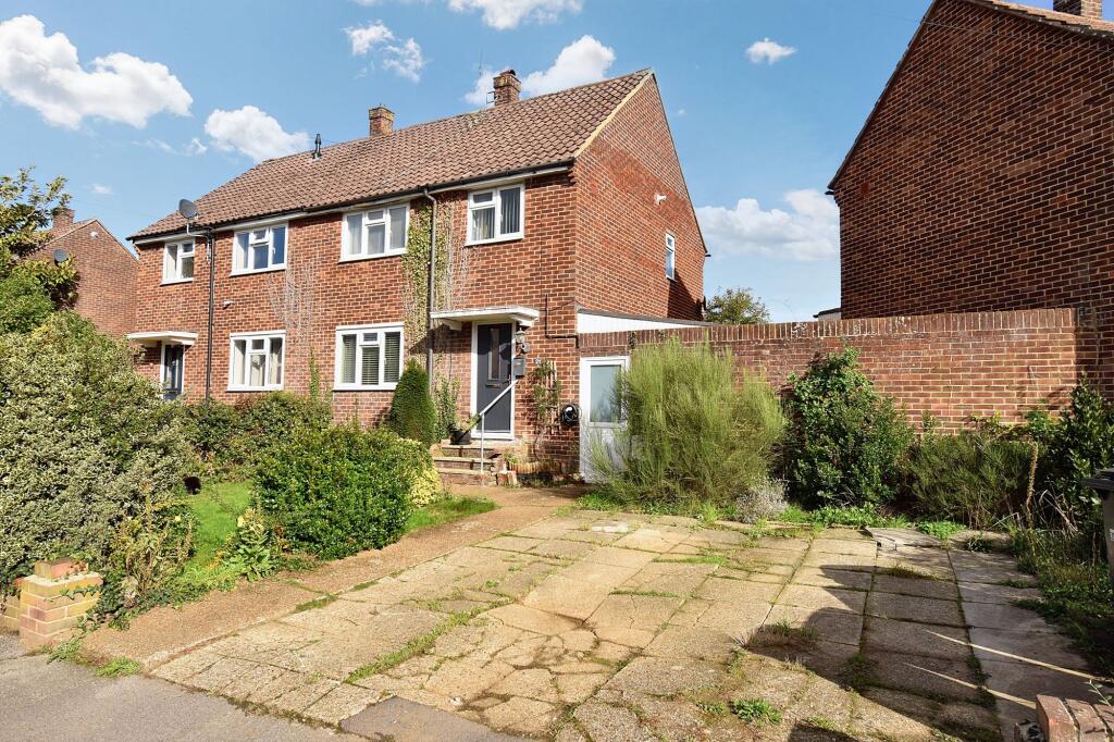 Main image of property: East Drive, Bishopstoke, Eastleigh, SO50 6FS