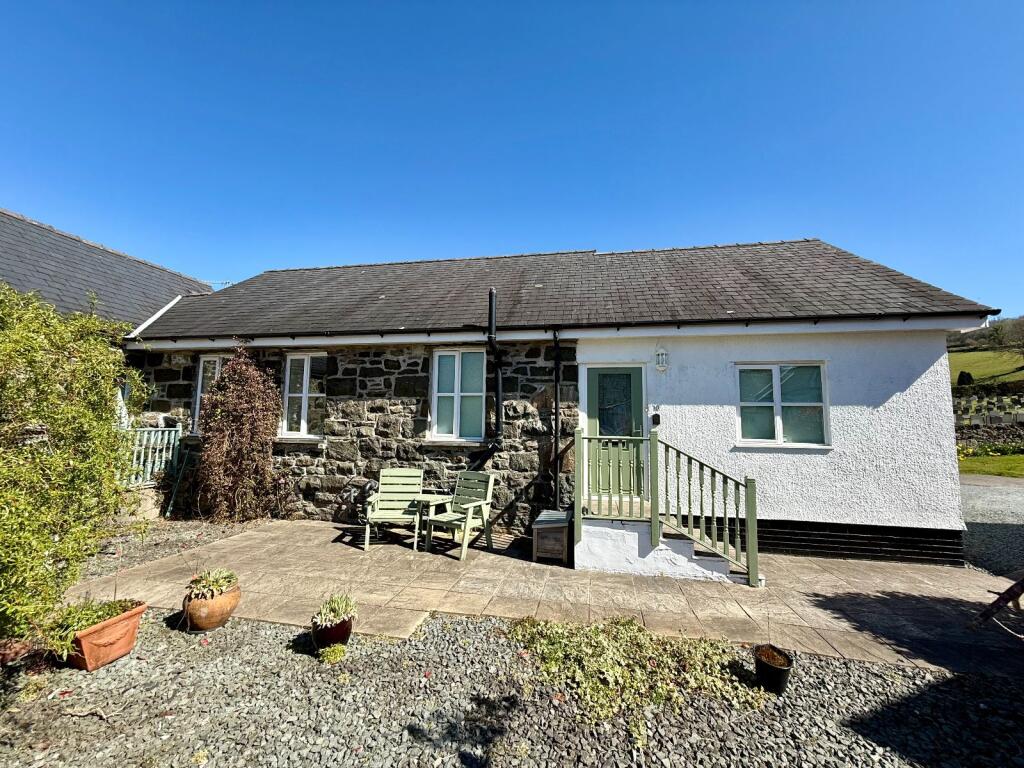 Main image of property: 10 Llwyn View, Fron Serth, Dolgellau, LL40 1LD