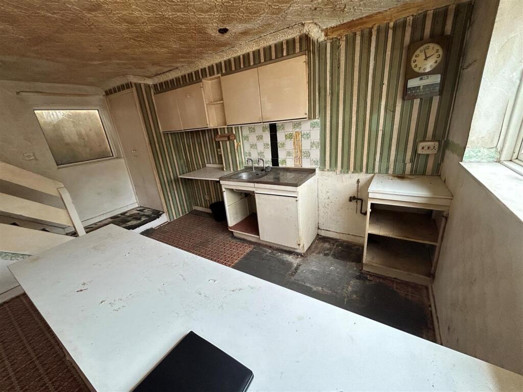 House in London, Mitcham - View 4