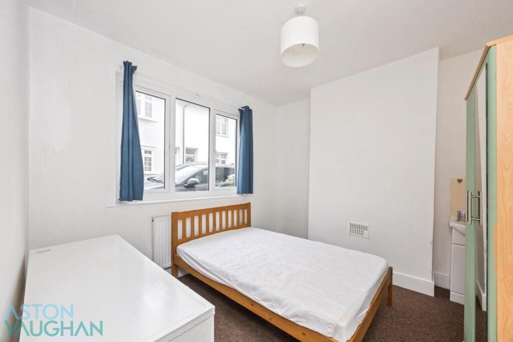5 bedroom terraced house for rent