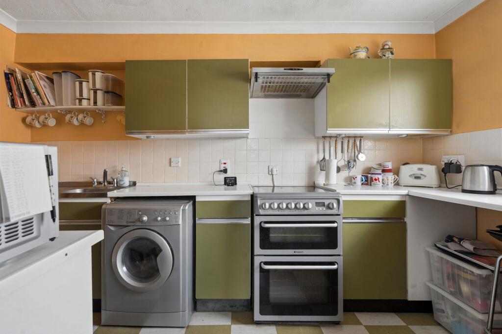 Apartment in Hemel Hempstead - View 5