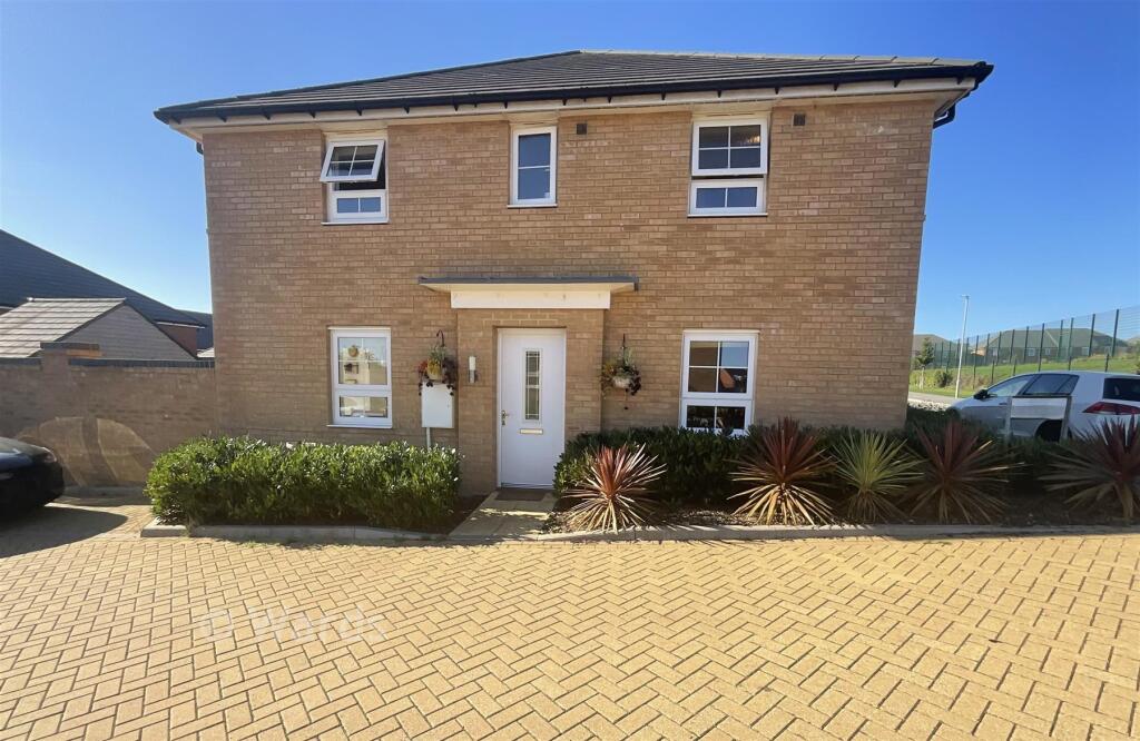 3-bed semi-detached on Skylark Lane, Whitfield, Kent, £300,000