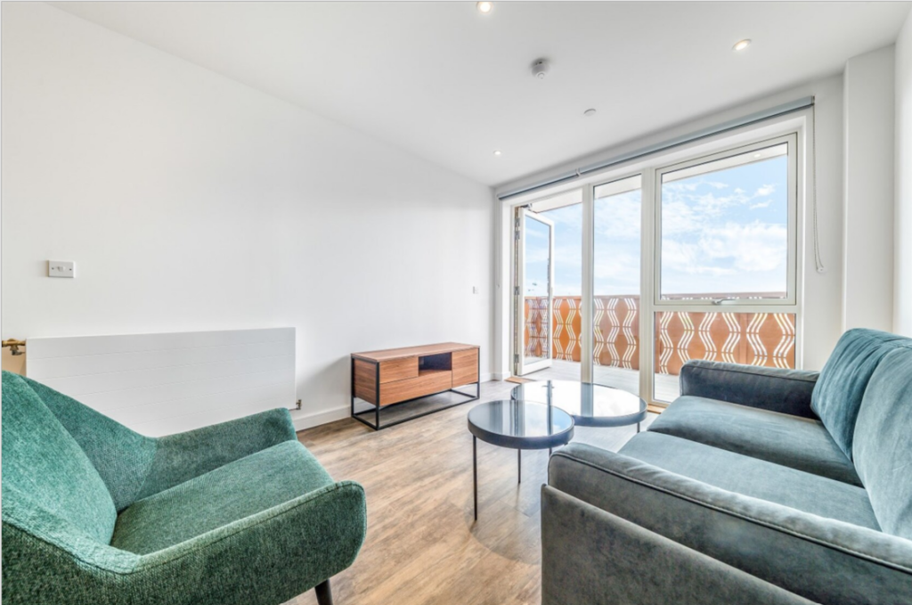Apartment in Ilford - View 4