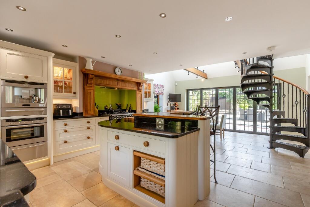 House in East Hampshire, Rowlands Castle - More