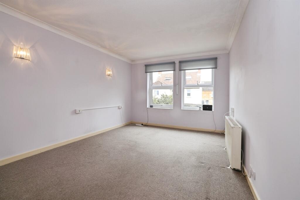 Apartment in Salisbury, Wiltshire - View 4