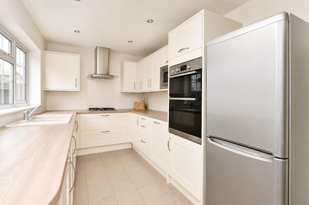 House in Luton - View 4