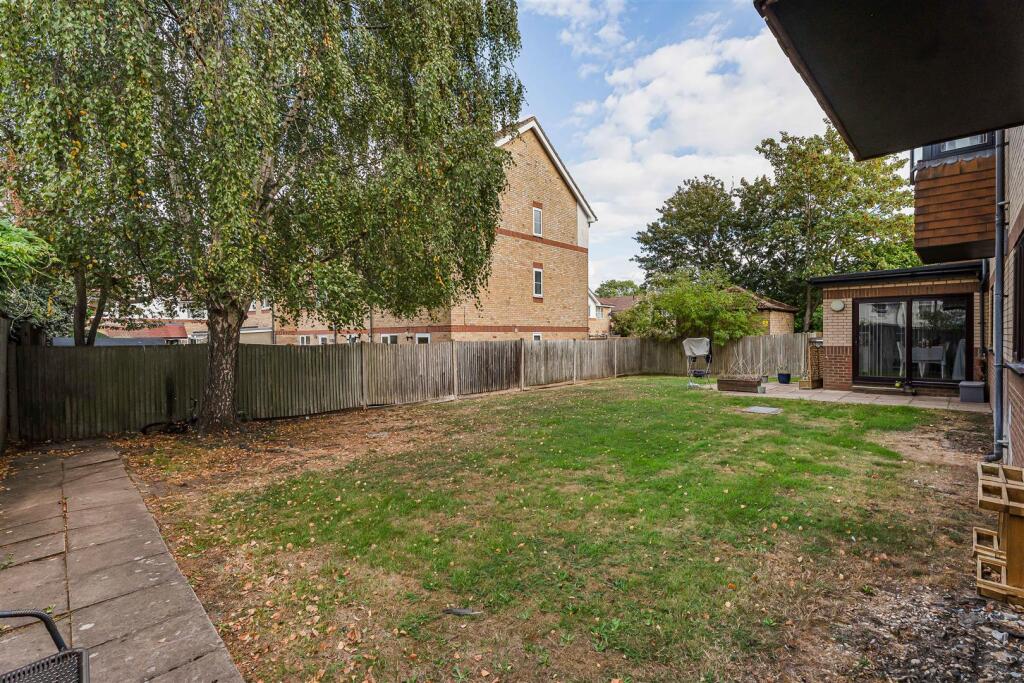 Apartment in Sutton - View 5