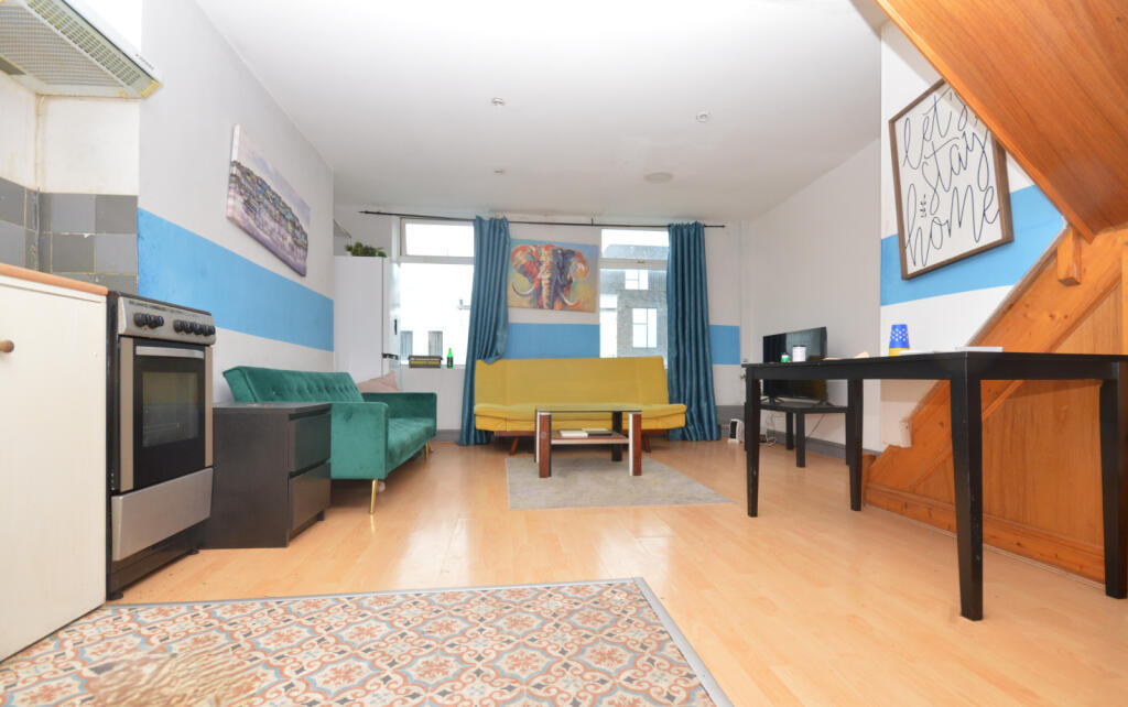 1 bedroom maisonette for rent