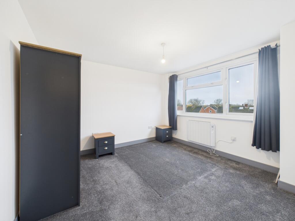 Apartment in Gloucester - View 4