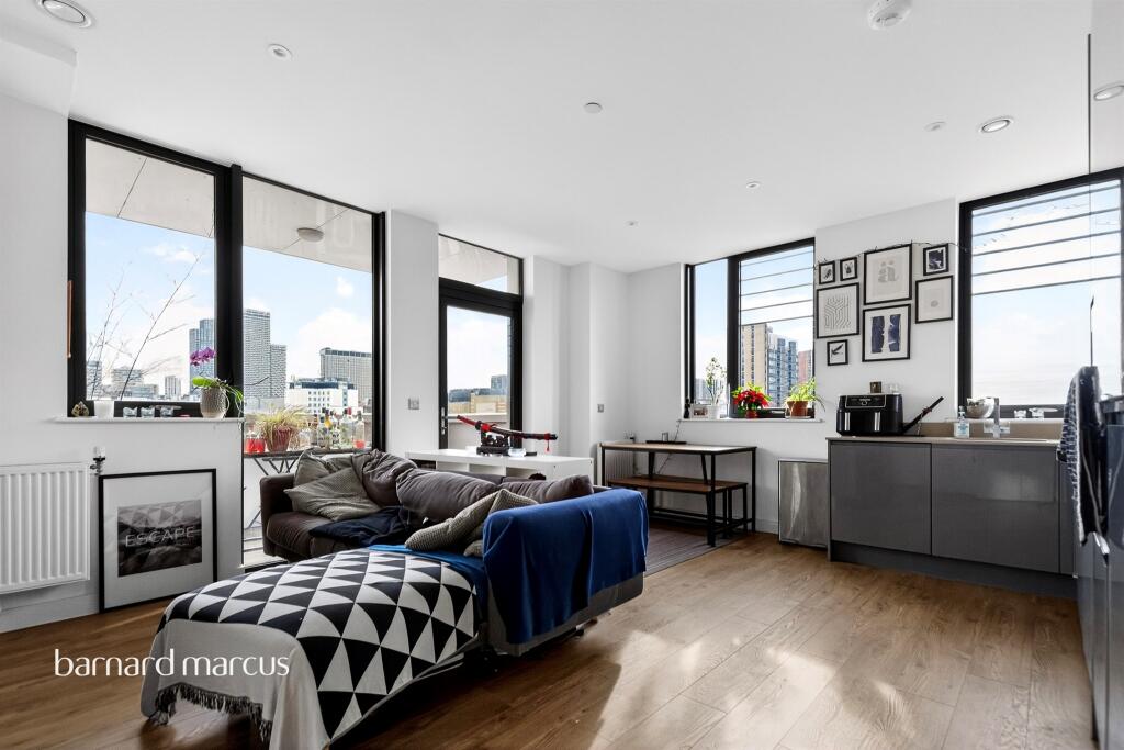 Main image of property: Cairo New Road, Croydon