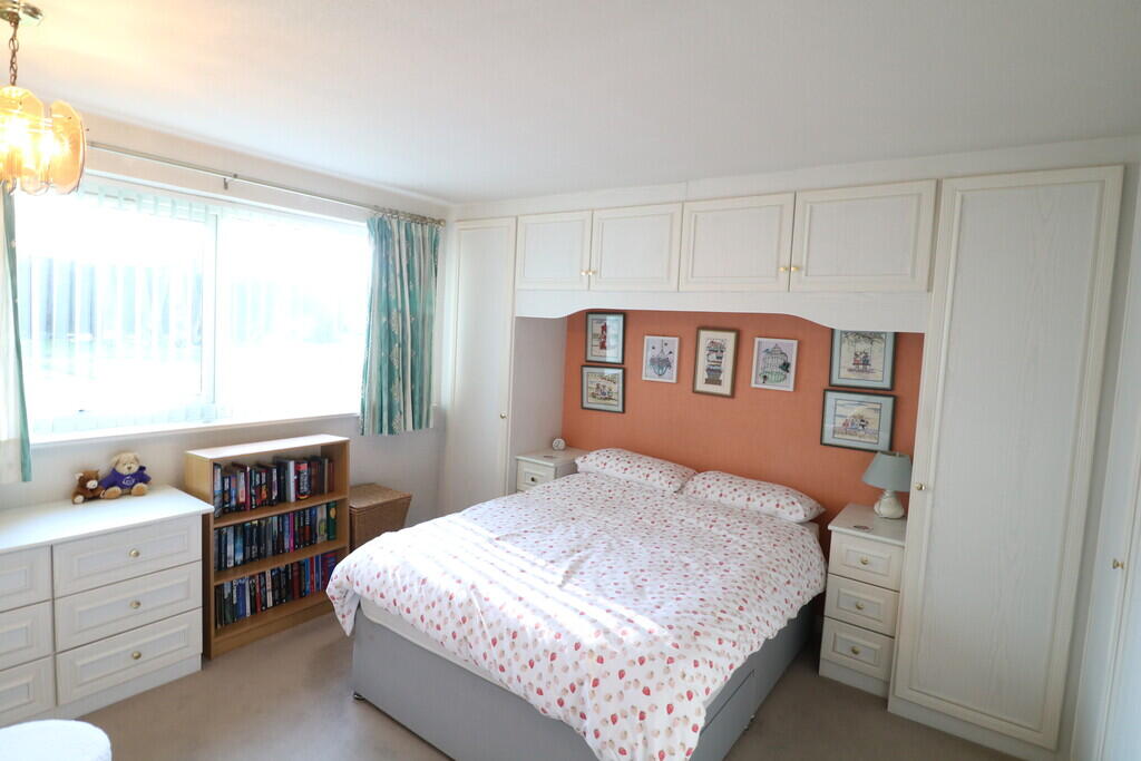 Apartment in Solihull, Sharmans Cross - More