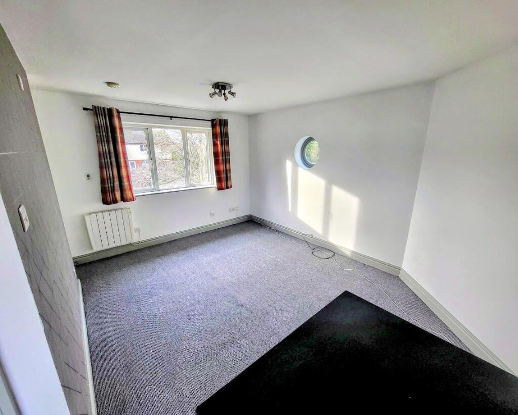 Sheppards Close, Newport Pagnell photo 4