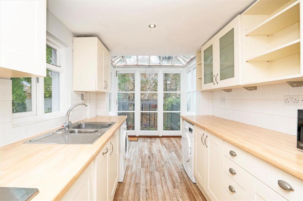 Apartment in London - View 3