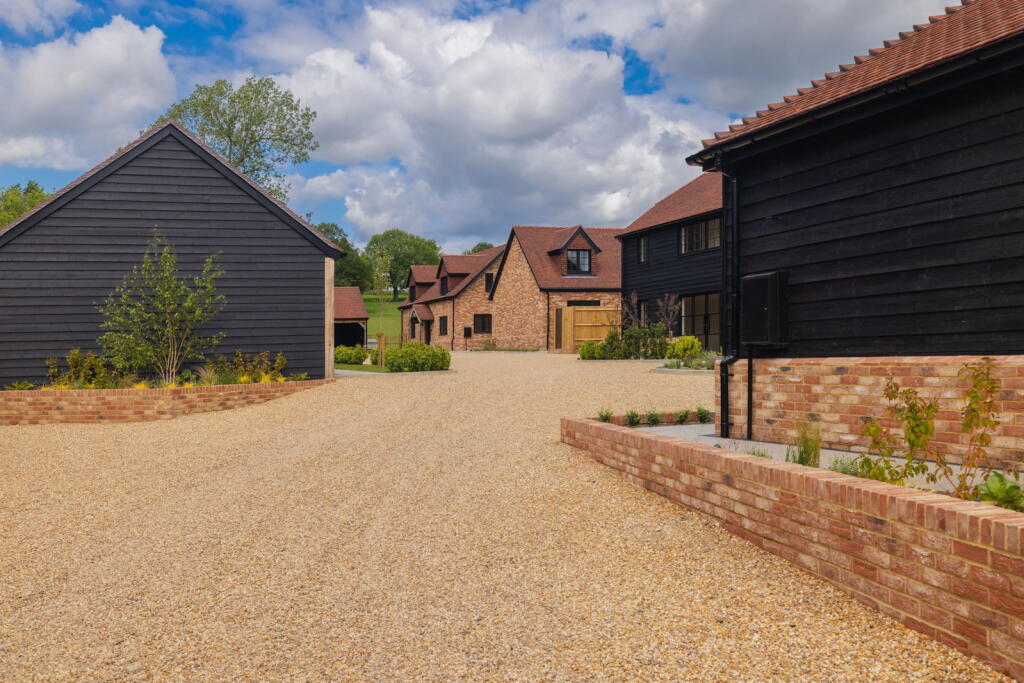 House in Mole Valley, Charlwood - View 5