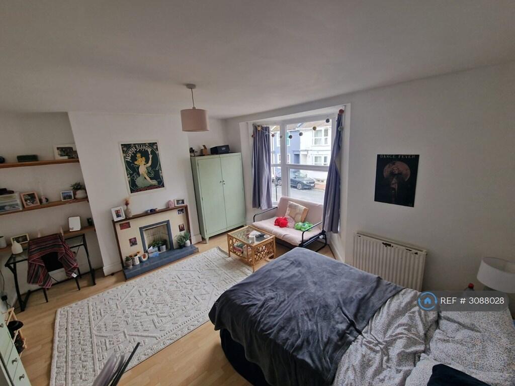 5 bedroom terraced house for rent