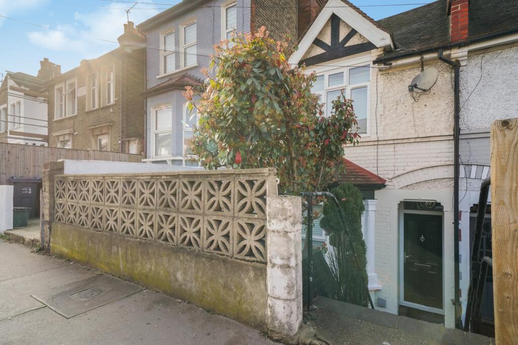 Main image of property: Whitehorse Road, Croydon, CR0