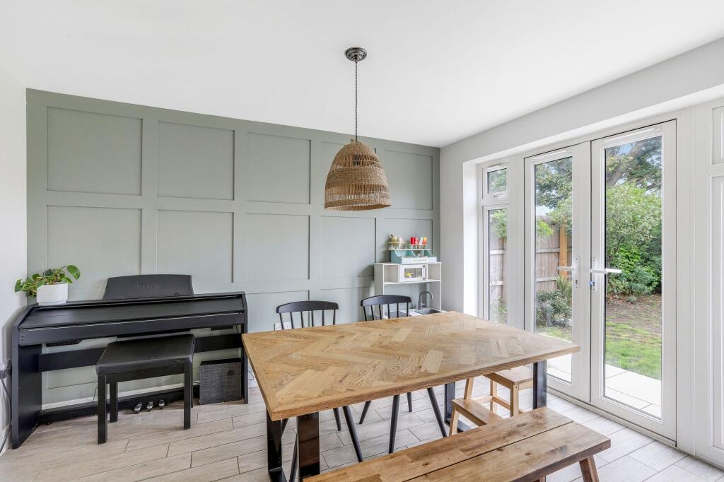 House in Newark and Sherwood, Farnsfield - More