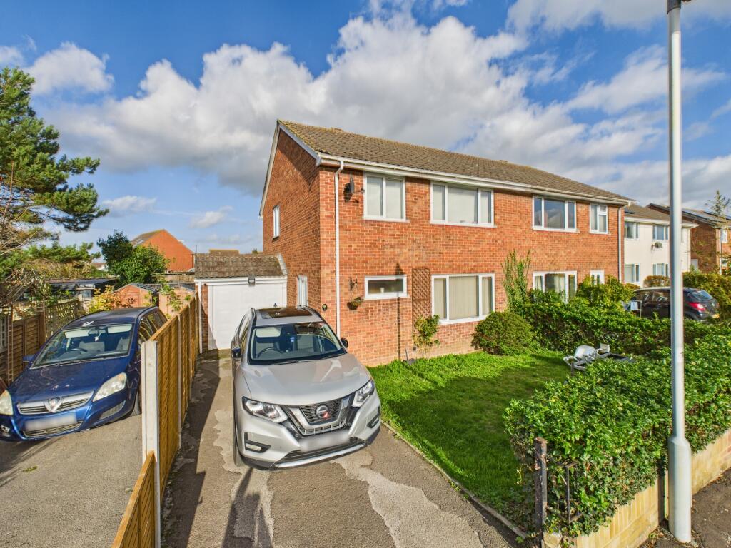 3-bed semi-detached on Willow Close, Westonzoyland, Bridgwater, £264,500