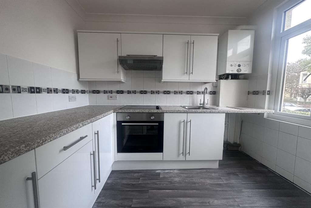 Apartment in Southend-on-Sea, Essex - View 4
