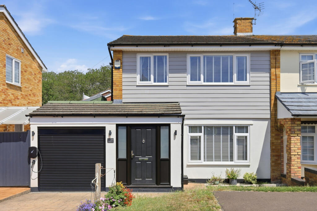 3-bed semi-detached on Padgetts Way, Hockley, SS5, £425,000