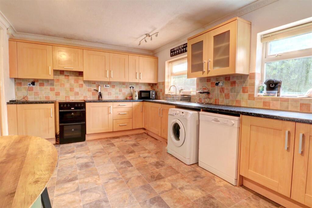 House in Walsall, High Heath - View 5