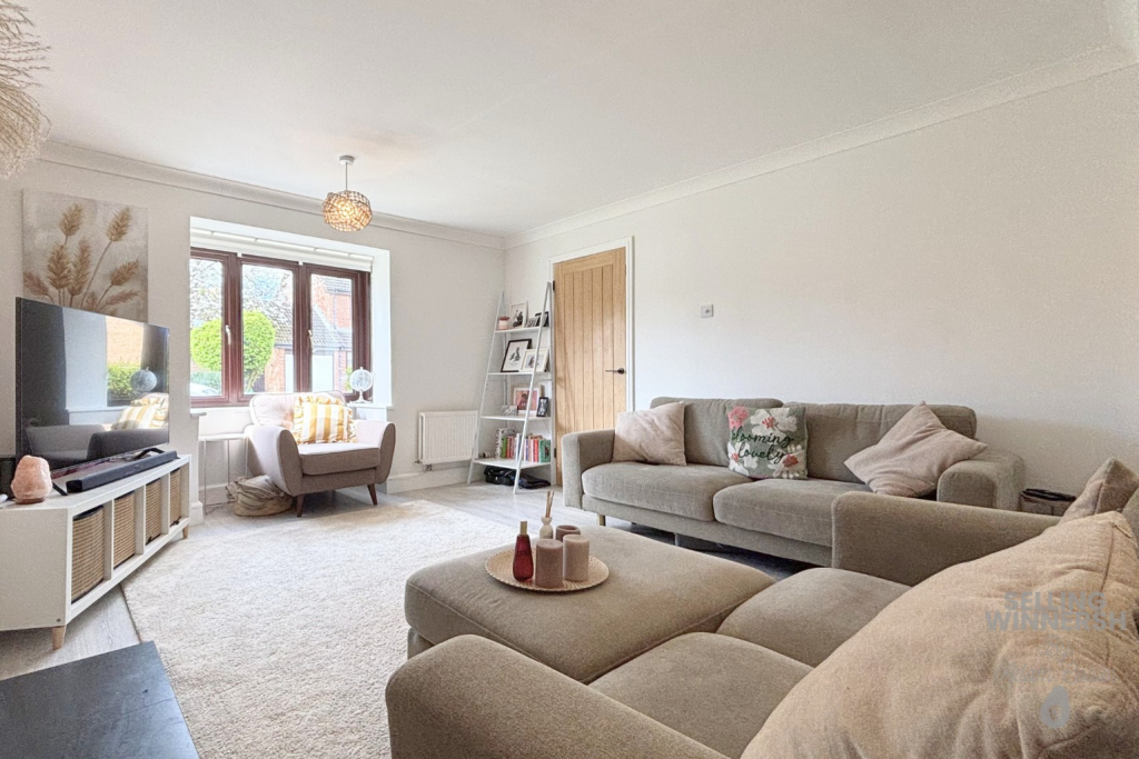 House in Winnersh, Sindlesham - More