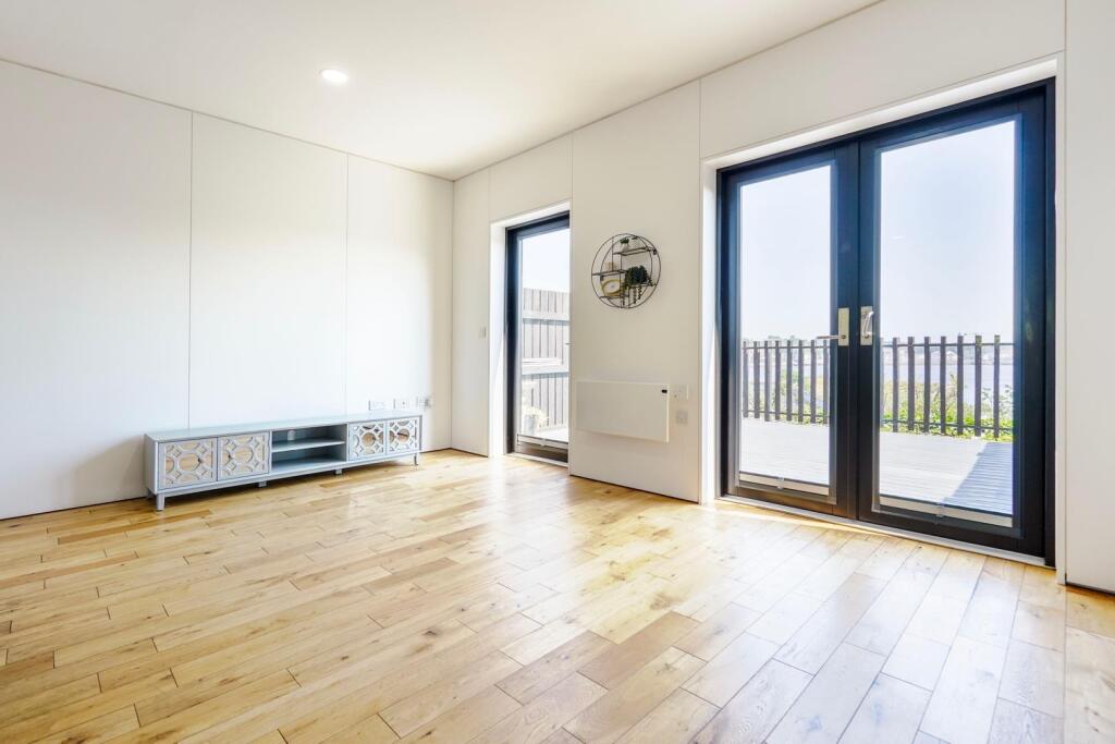 The Plateau, Smiths Dock, North Shields - View 4