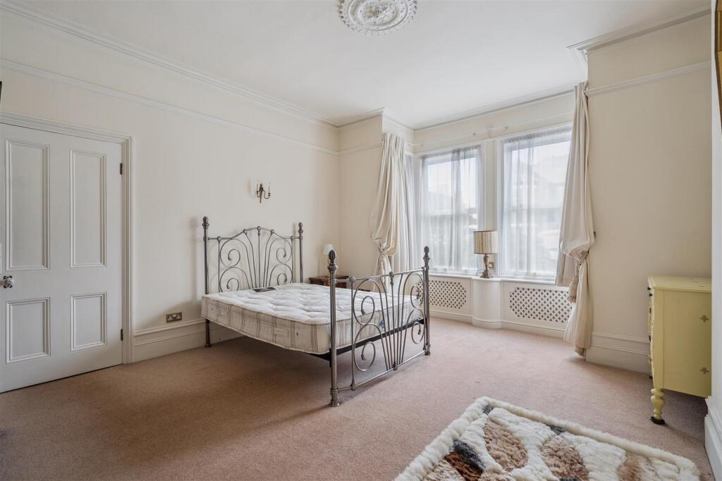 Apartment in Watford - View 5