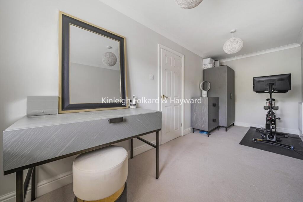 House in Chislehurst, Hawkwood, Bickley - View 4