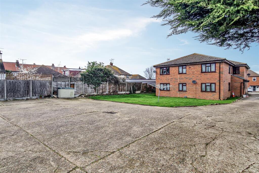 Main image of property: Carlton Avenue, Westcliff-on-Sea, Essex