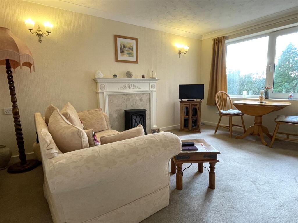 Corfton Drive, Tettenhall photo 4