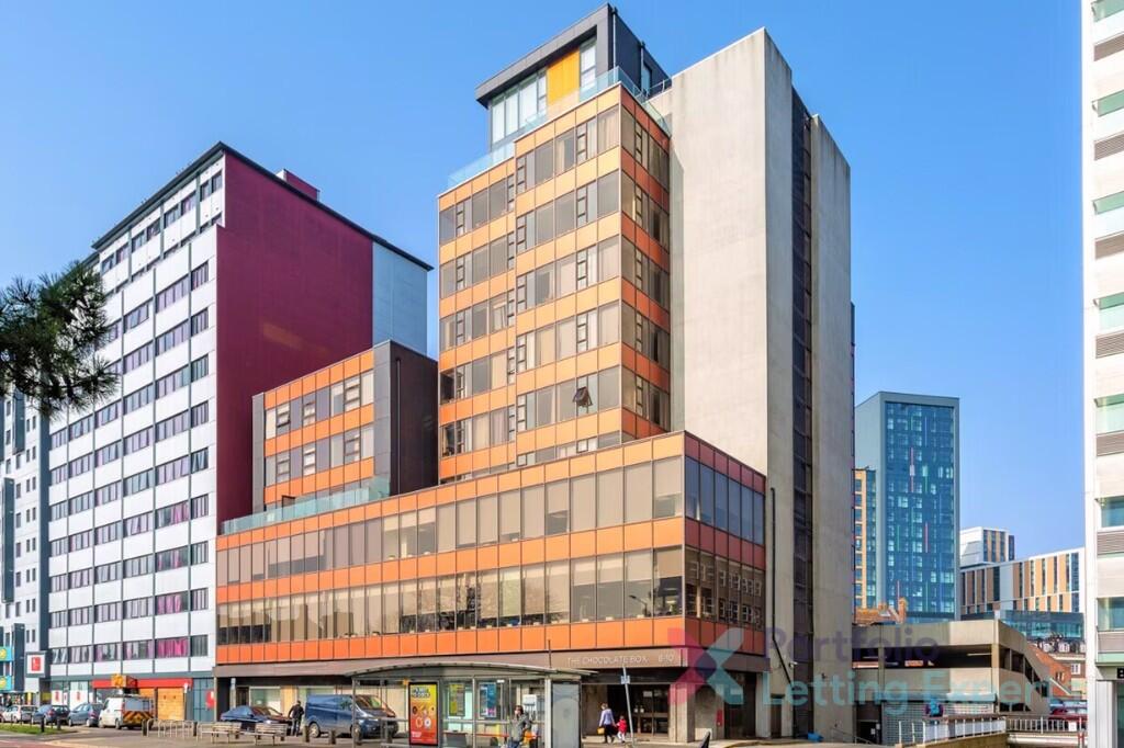 Main image of property: Single Professionals! - Just Renovated Studio In The Chocolate Box Development - Christchurch Road!