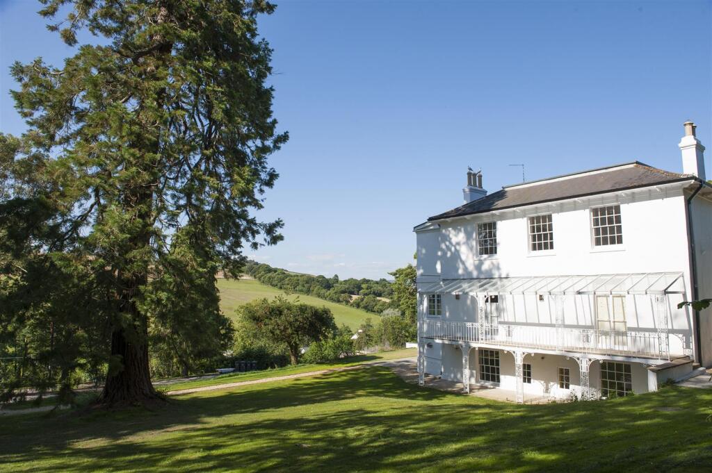 2-bed apartment on Charmouth, £325,000