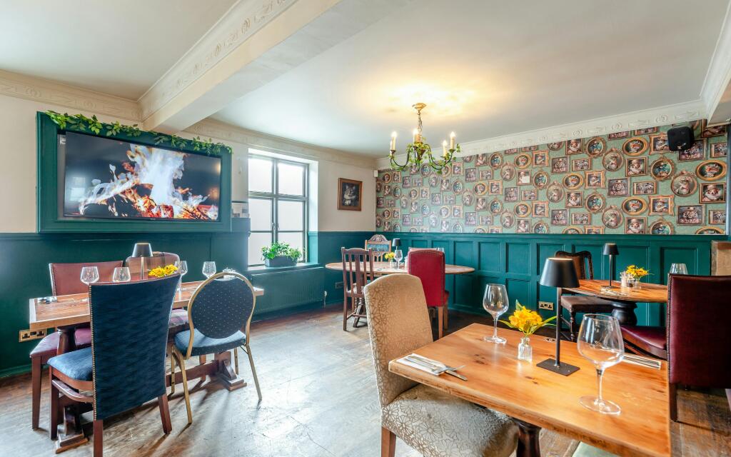 8685200-interior10.jpg