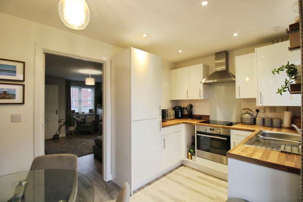 Adlam Way, Salisbury, SP2 photo 4
