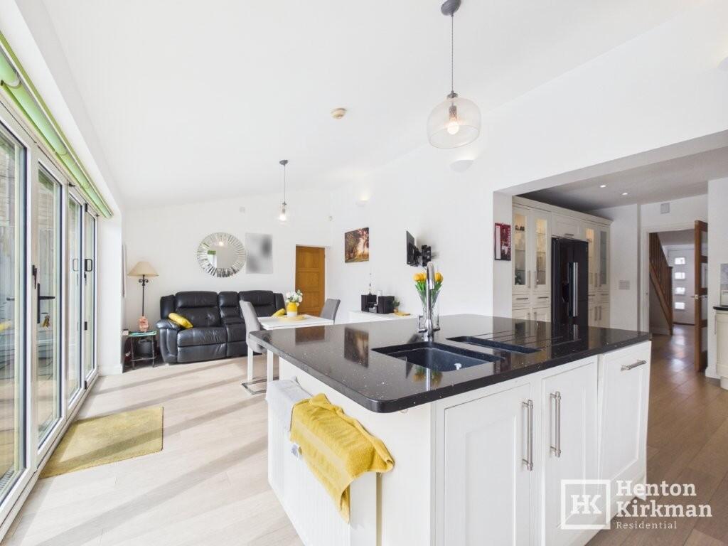 House in Basildon, Ramsden Crays - View 4