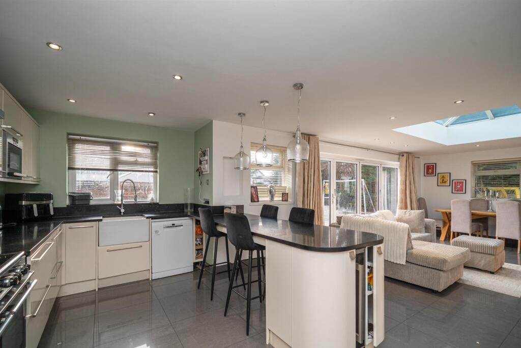 Richardson Close, London Colney, St. Albans photo 4