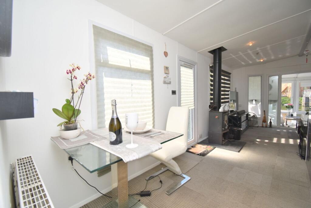 Banks End, Wyton, PE28 - View 3