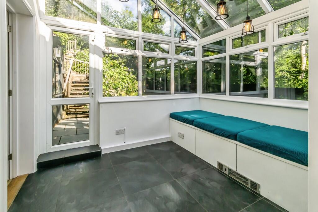 House in Croydon - View 5