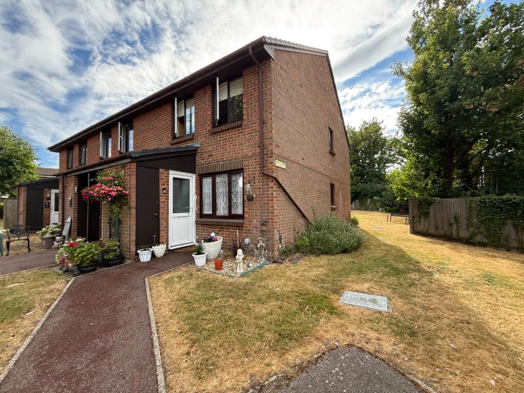 Main image of property: Oak Close, Dunstable, Bedfordshire