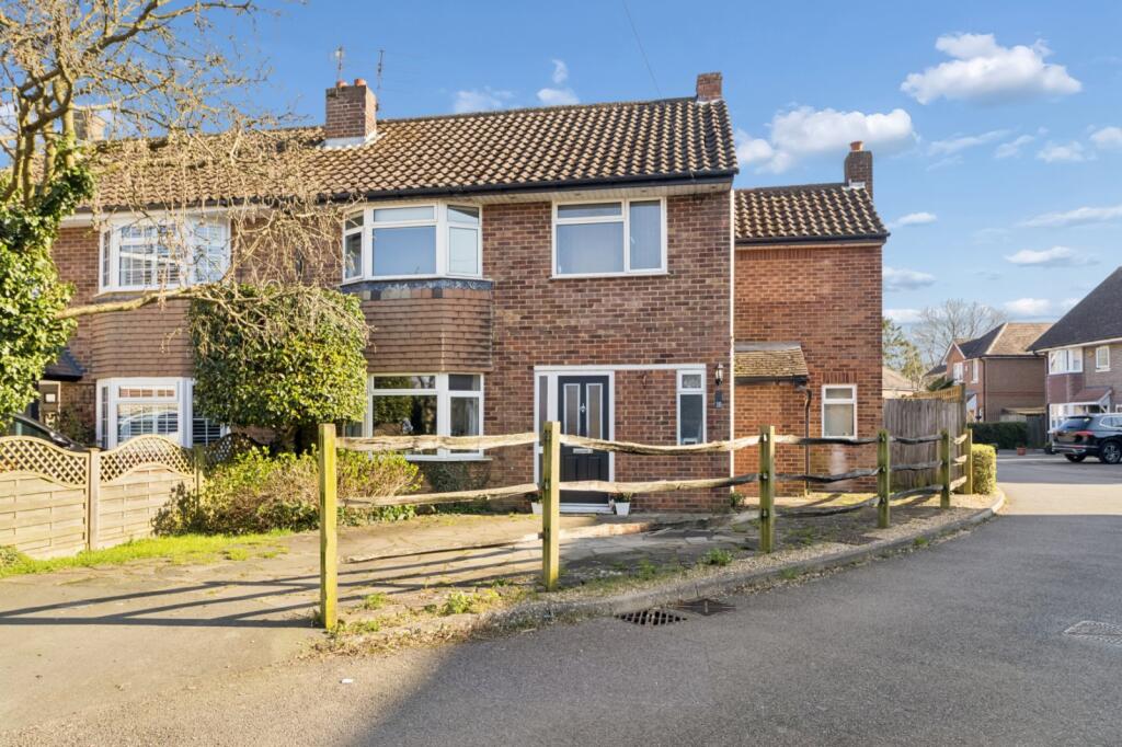 Main image of property: Criss Grove, Chalfont St. Peter, Gerrards Cross, Buckinghamshire, SL9