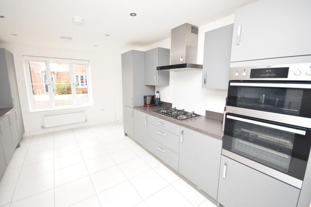 House in Waverley, Weybourne, Farnham - View 4