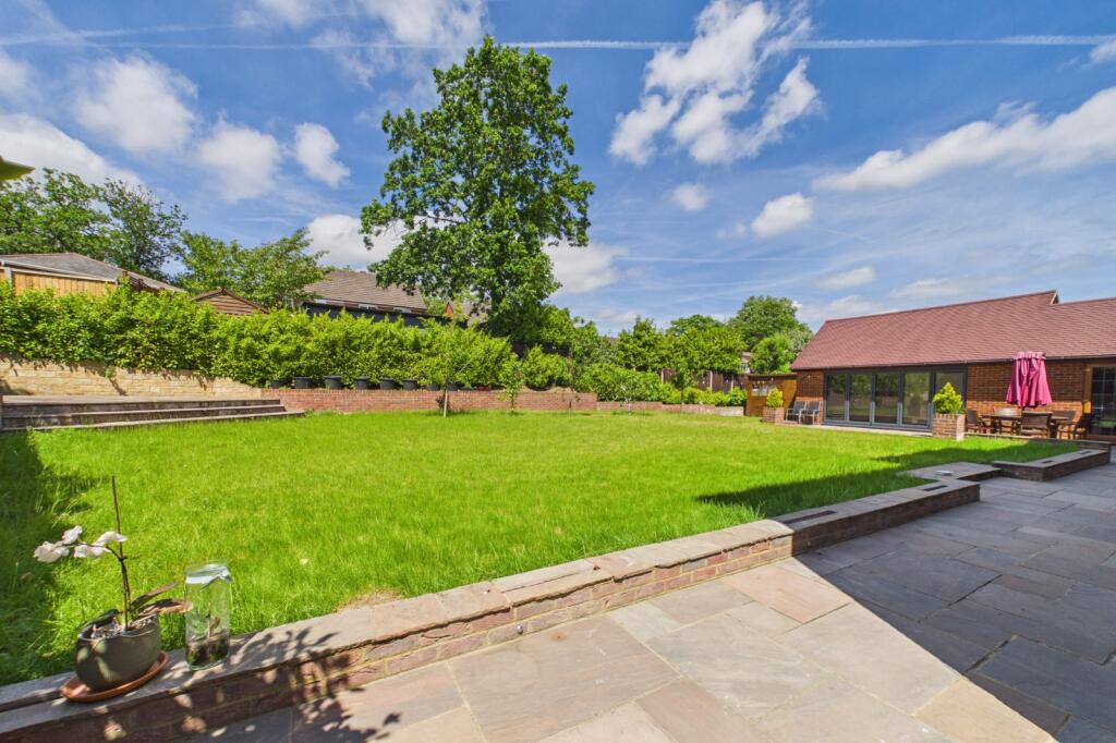 House in Binfield, Amen Corner, Temple Park - View 3