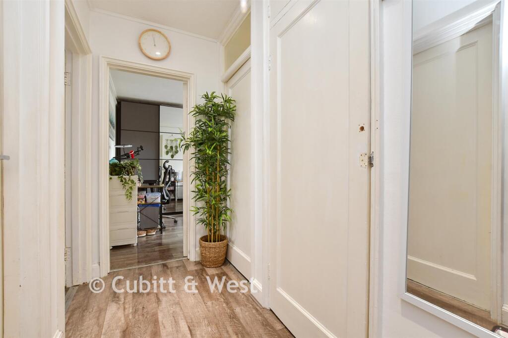 Apartment in Sutton - View 5